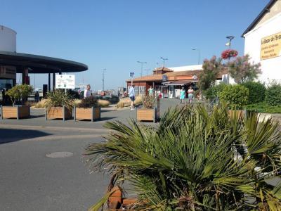 Devant la Gare Maritime de Fromentine